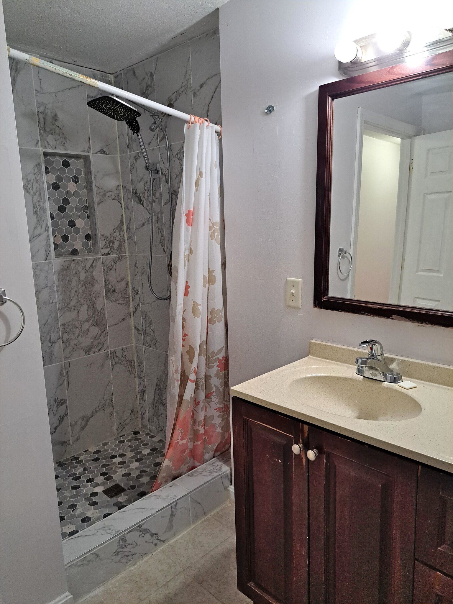 Building Photo - 158 Baker St