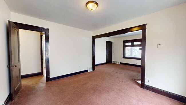 Building Photo - 2 bedroom/1 bath (upper unit)- 1ST MONTH FREE IF LEASE SIGNED BY 10/15