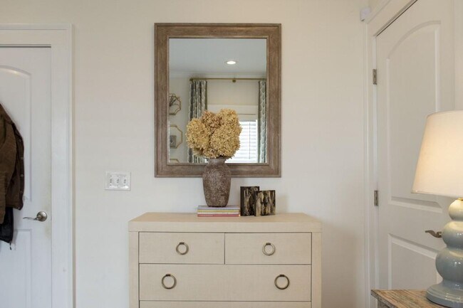 Building Photo - 801 Durant Pl NE