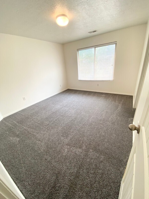 Building Photo - 1243 W 520 S