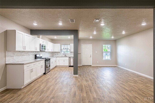 Building Photo - 3818 Blodgett St