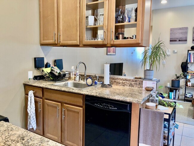 Building Photo - 1627 W Porter St