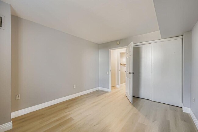 Building Photo - 601 W 11th Ave