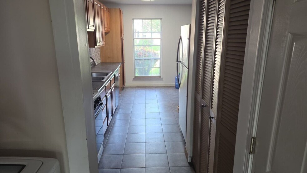 Building Photo - 505 Nebraska Cir