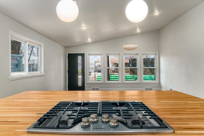 Building Photo - Beautiful 2 Bed 1 Bath House by CSU Campus!