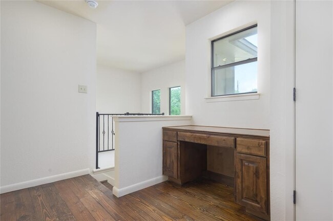 Building Photo - 14501 Blue Jay Point