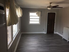 Building Photo - 620 E 16th St