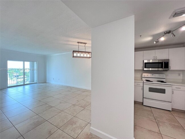 Building Photo - 50 Menores Ave