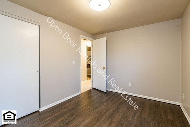 Building Photo - 6305 Salge Dr