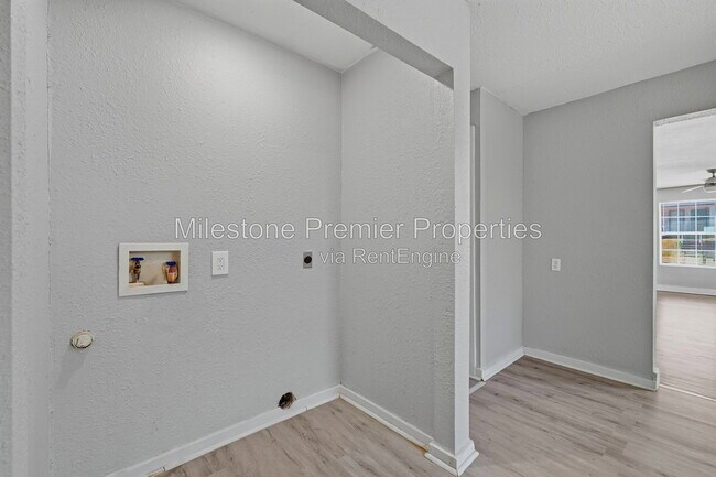 Building Photo - 215 W Walker St
