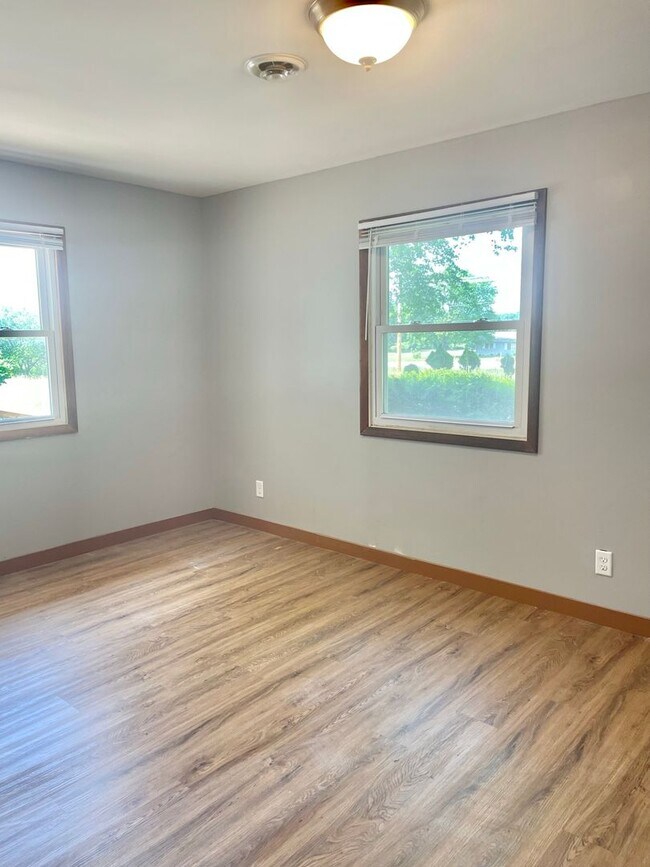 Building Photo - 2404 US-20