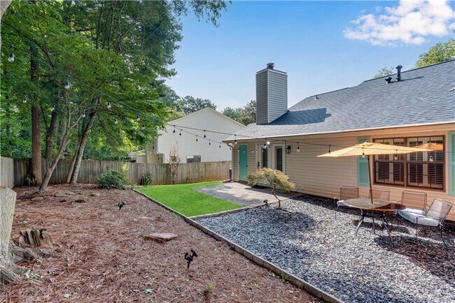 Building Photo - 5097 Village Green Way