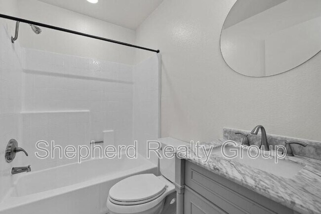 Building Photo - 405 Pioneer Dr