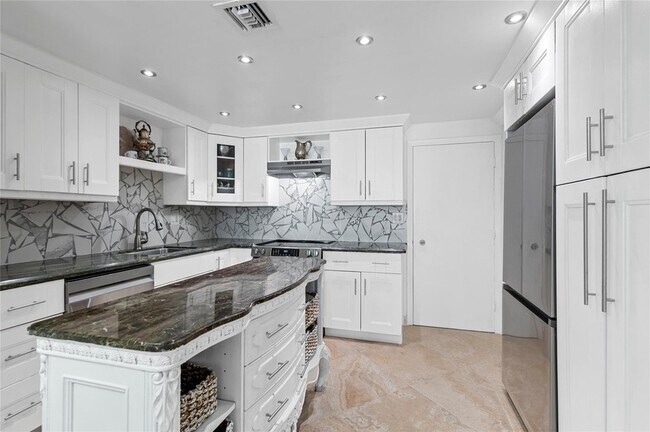 Building Photo - 3850 Galt Ocean Dr