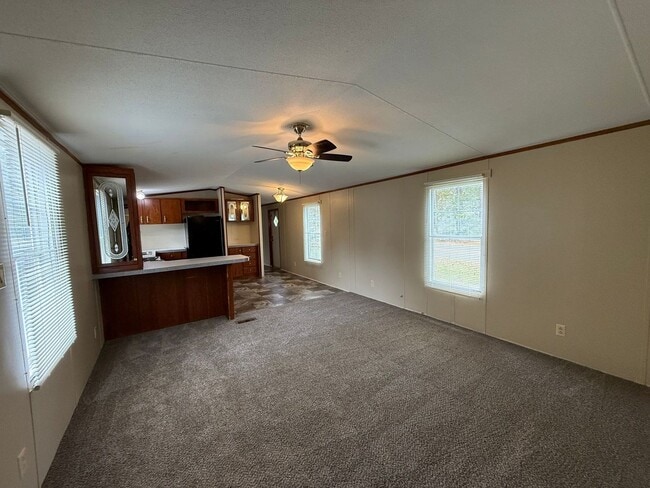 Building Photo - 3 bedroom, 2 bath Mobile Home