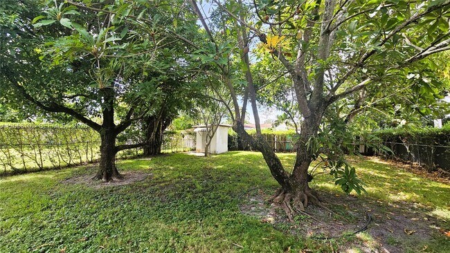 Building Photo - 6550 SW 28th St