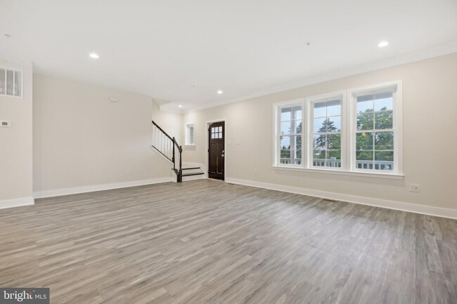 Building Photo - 43 Bennett Ave