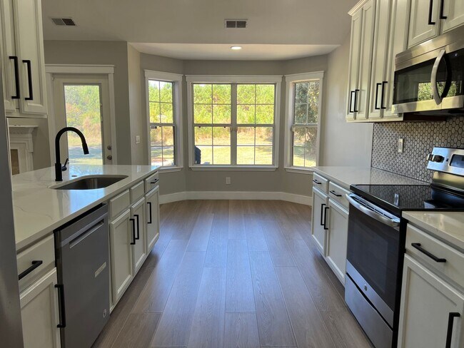 Building Photo - Remodeled Home with Excellent Location and...