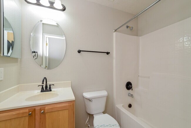 Building Photo - 4650 Salamander St