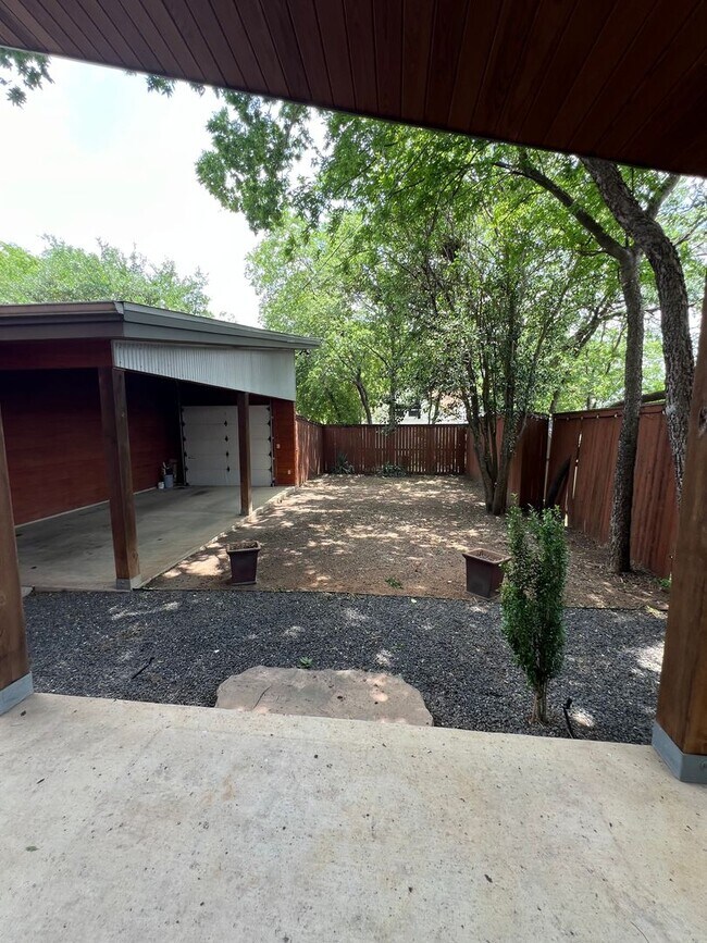 Building Photo - Luxury Home - Close to UT