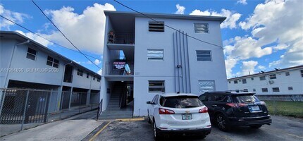 Building Photo - 111 SW 18th Ave