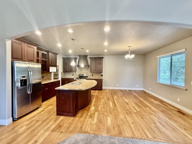Building Photo - 2028 E 4500 S