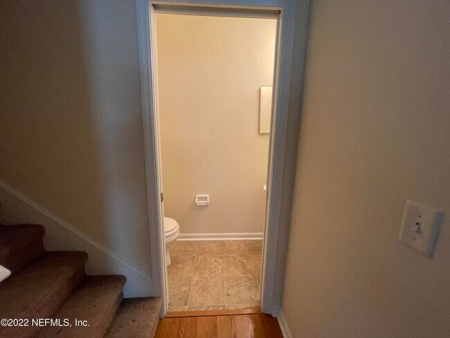 Building Photo - 466 Sherwood Oaks Dr