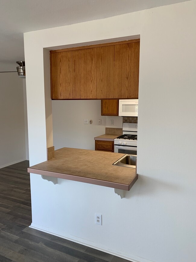 Building Photo - President Apts