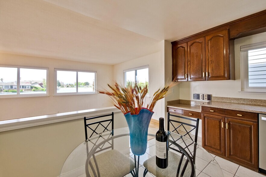 Building Photo - 255 Shearwater Is