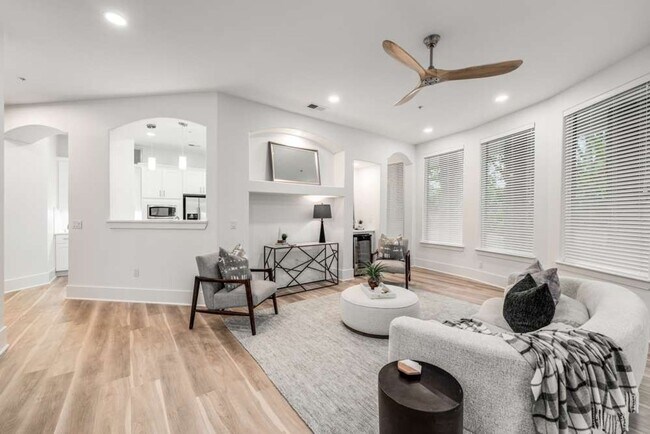 Building Photo - Renovated Corner Condo, Move-In Ready!