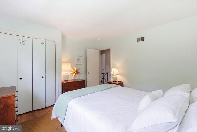 Building Photo - 6605 Grey Fox Dr