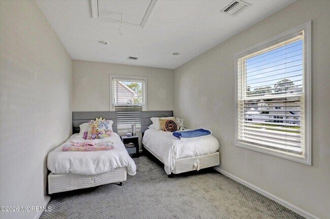 Building Photo - 265 Norgrove Ave