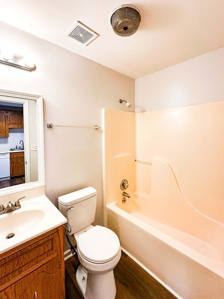 Building Photo - 100 Ballygar St