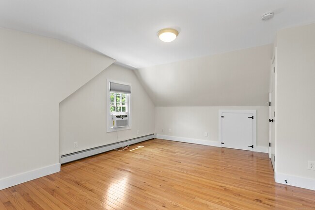 Building Photo - 328 Alma Dr