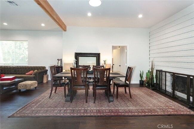 Building Photo - 5825 Fulton Ave