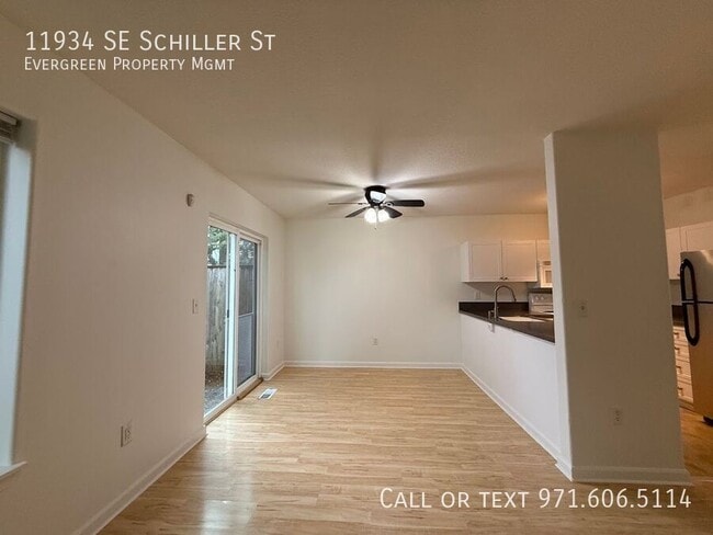 Building Photo - 11934 SE Schiller St