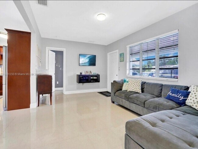 Building Photo - 6930 SW 12th St