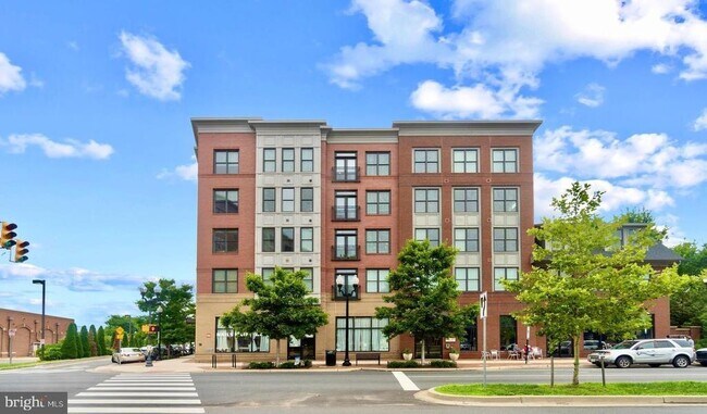 Primary Photo - 1107 S Walter Reed Dr
