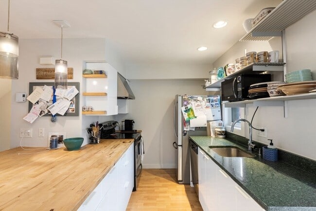 Building Photo - 63 Bolton St