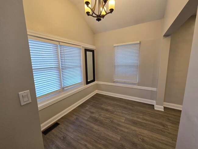 Building Photo - 185 Pick Ave