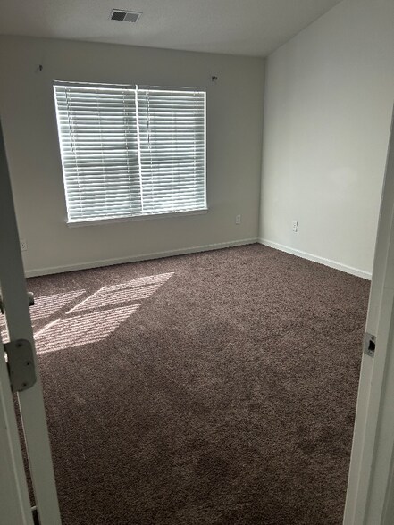 Building Photo - 305 Rose Marie Ln