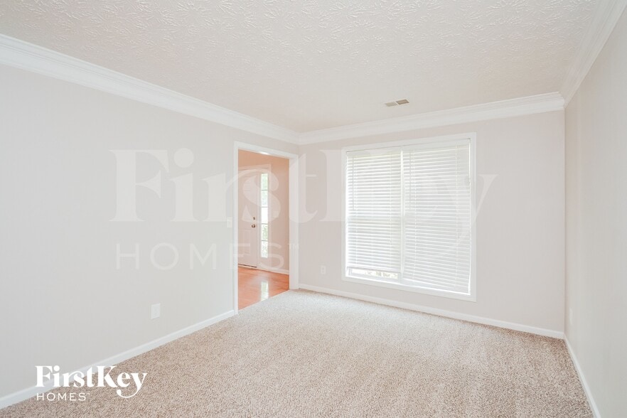 Building Photo - 6061 Fairington Farms Ln