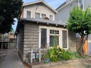 Building Photo - 10TH 170-172 S