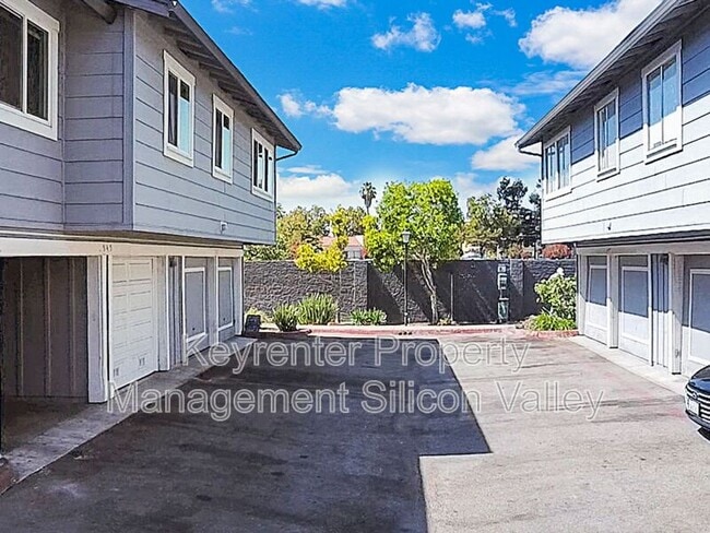Building Photo - 547 Groth Pl