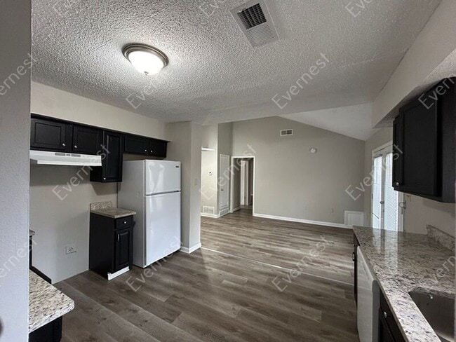 Building Photo - 4330 Almo Ave