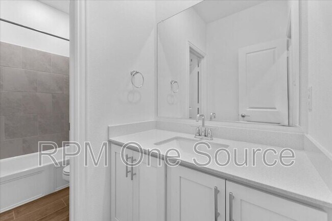 Building Photo - 812 Morwenna Rd