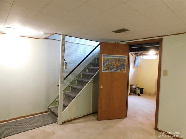 Building Photo - 3385 Burbank Dr