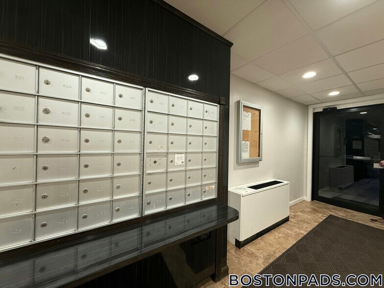 Building Photo - 50 Broadlawn Park