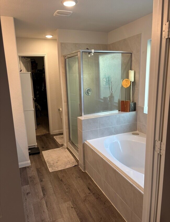 Building Photo - 17607 Desmond St