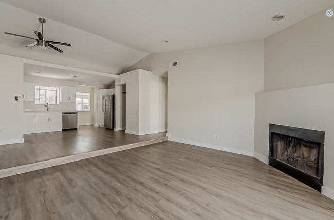 Building Photo - Fully Remodeled!! Move-in Special! 50% OFF First and Second months rent! Low Deposit only $995.00.